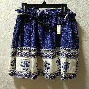 New Beautiful flowered skirt size small